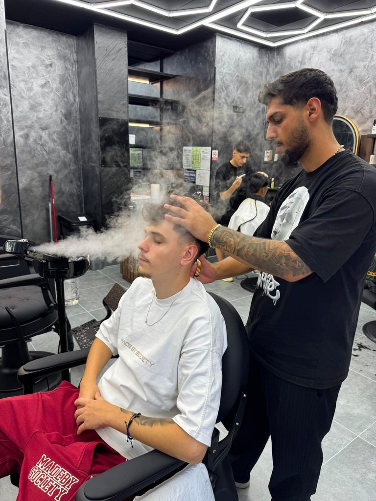 Moon Barber — galerie
