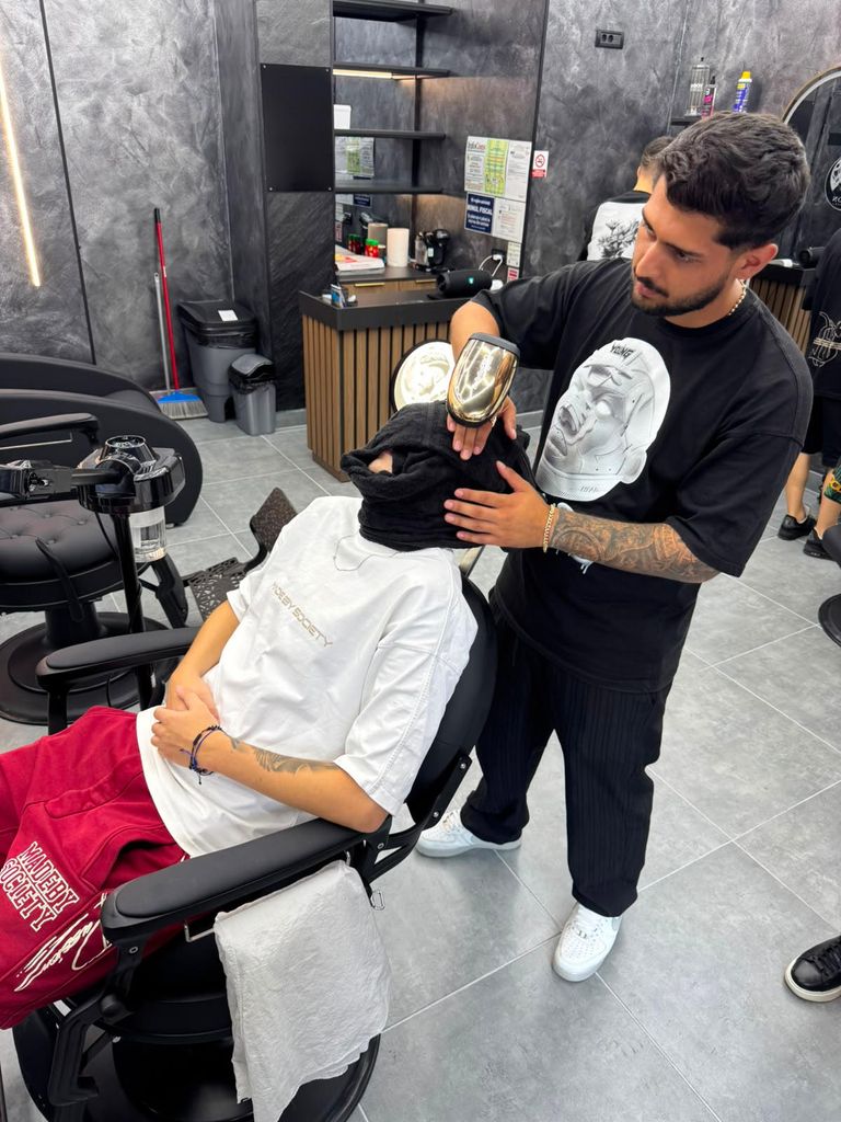 Moon Barber — galerie
